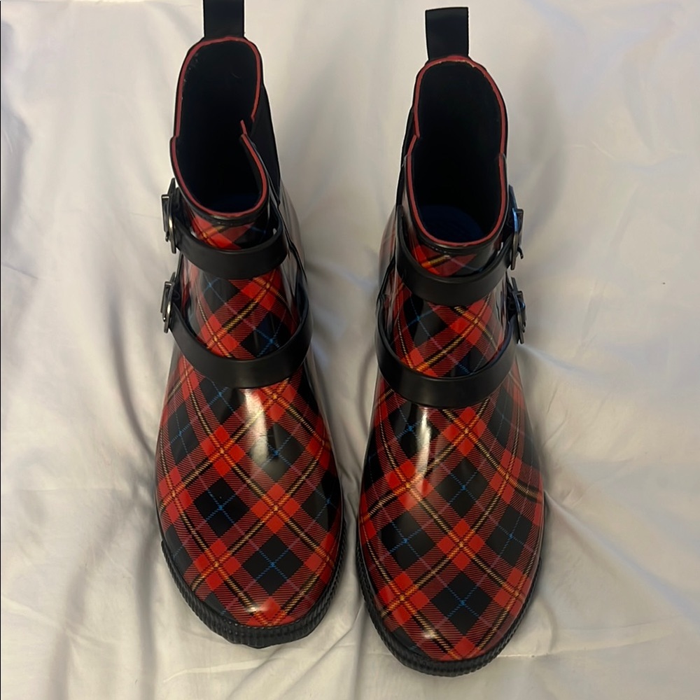 Cougar Hand Crafted Rubber Plaid Red Boots